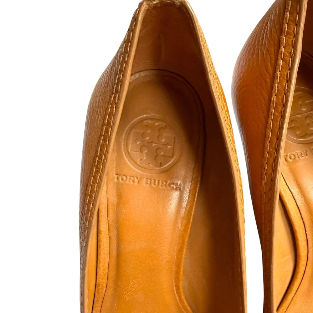 Tory Burch Sally Tan Pebbled Leather Peep Toe Wedge Pumps Gold Logo Medallion